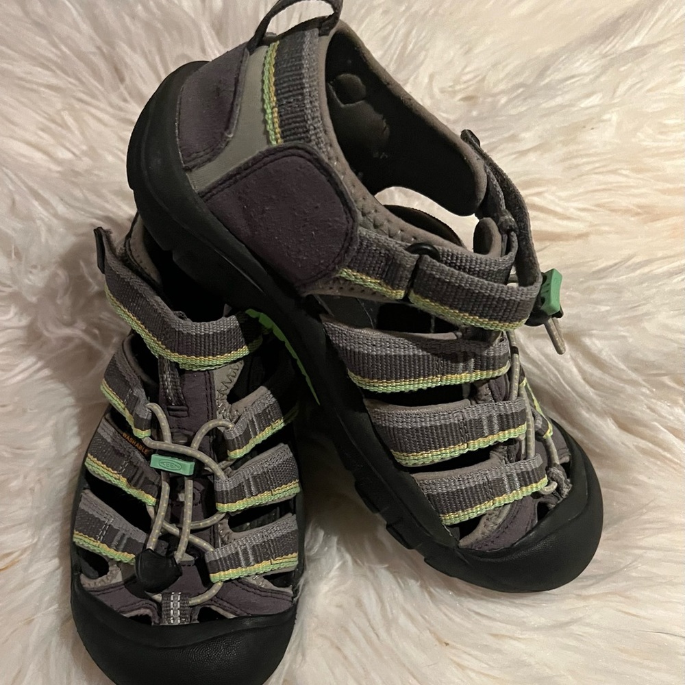 Keen Big Kids Newport H2 1014266 Black Gray Green Synthetic Hiking Sandals Sz 4